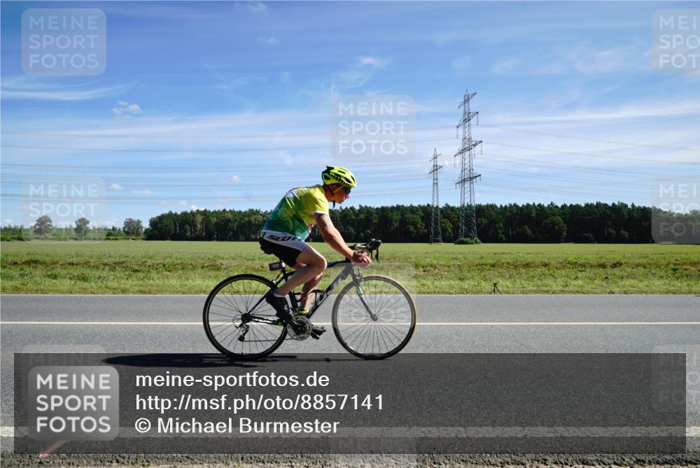07.09.2025 - 19. Norderstedt Triathlon Michael Burmester http://msf.ph/oto/8857141 07.09.2025 12:55:26 Radfahren 332, 359 meine-sportfotos.de
