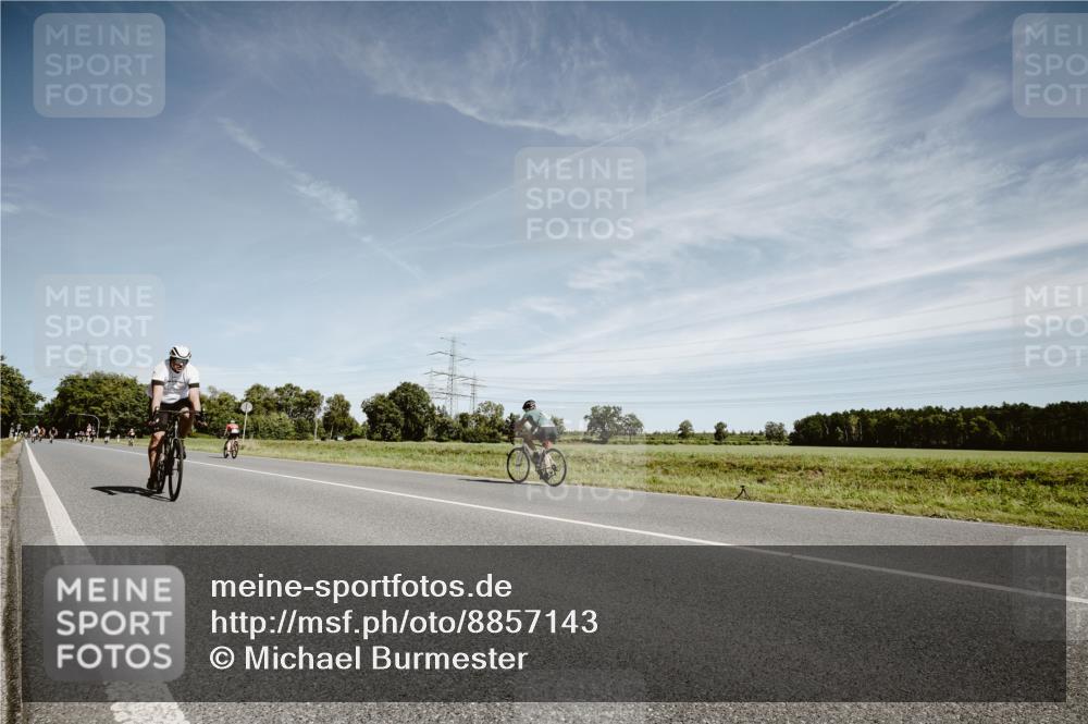 07.09.2025 - 19. Norderstedt Triathlon Michael Burmester http://msf.ph/oto/8857143 07.09.2025 12:22:57 Radfahren 283, 827, 1268 meine-sportfotos.de