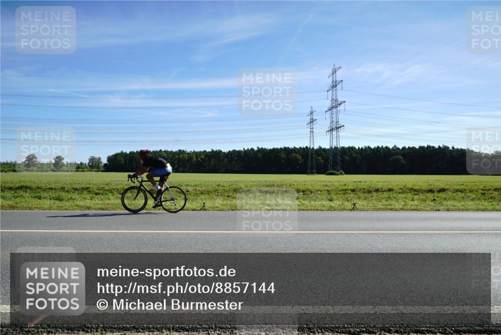07.09.2025 - 19. Norderstedt Triathlon Michael Burmester http://msf.ph/oto/8857144 07.09.2025 11:15:54 Radfahren 185 meine-sportfotos.de