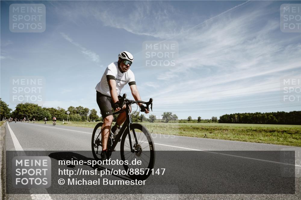 07.09.2025 - 19. Norderstedt Triathlon Michael Burmester http://msf.ph/oto/8857147 07.09.2025 12:22:58 Radfahren 283, 827, 1268 meine-sportfotos.de