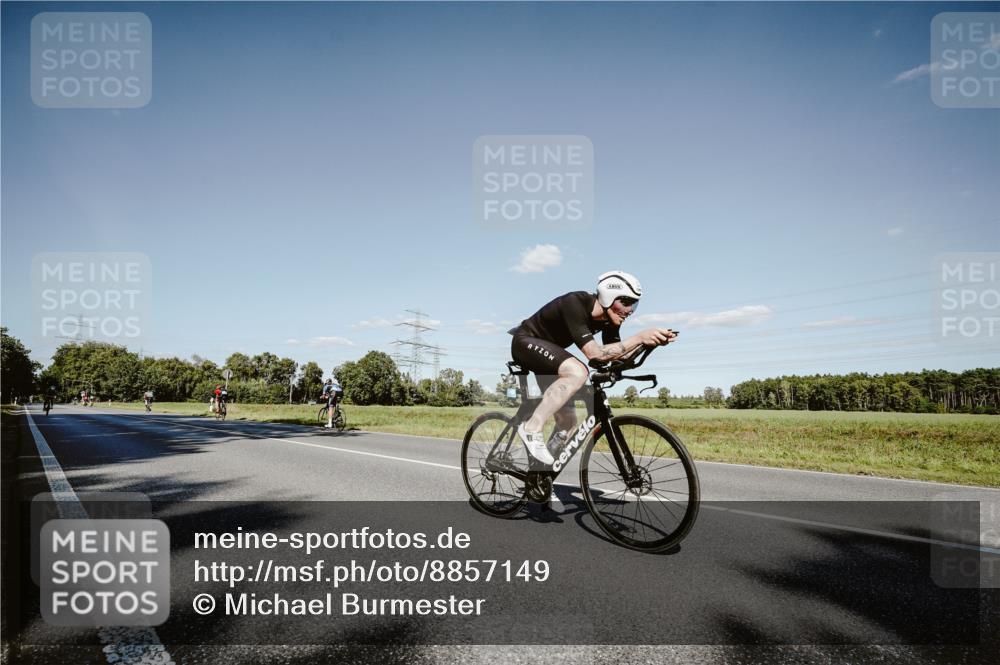 07.09.2025 - 19. Norderstedt Triathlon Michael Burmester http://msf.ph/oto/8857149 07.09.2025 15:28:41 Radfahren 402, 465, 913 meine-sportfotos.de