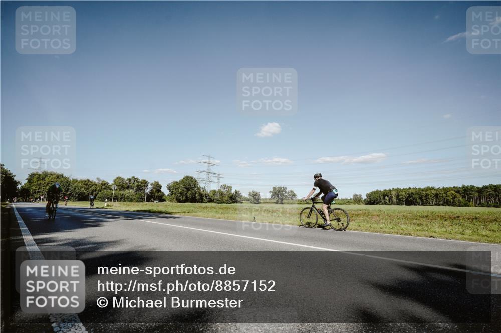 07.09.2025 - 19. Norderstedt Triathlon Michael Burmester http://msf.ph/oto/8857152 07.09.2025 15:28:43 Radfahren 402, 465 meine-sportfotos.de