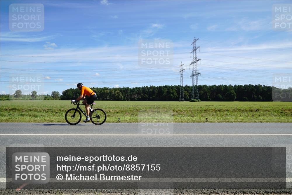 07.09.2025 - 19. Norderstedt Triathlon Michael Burmester http://msf.ph/oto/8857155 07.09.2025 12:55:36 Radfahren 750 meine-sportfotos.de