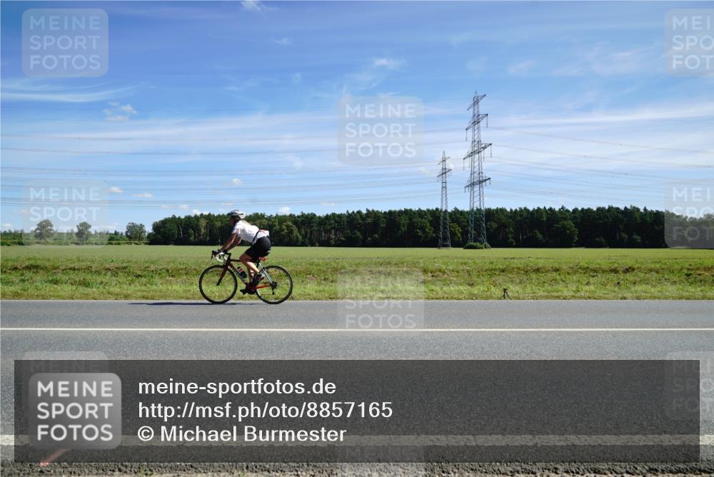 07.09.2025 - 19. Norderstedt Triathlon Michael Burmester http://msf.ph/oto/8857165 07.09.2025 12:55:40 Radfahren 262, 750 meine-sportfotos.de