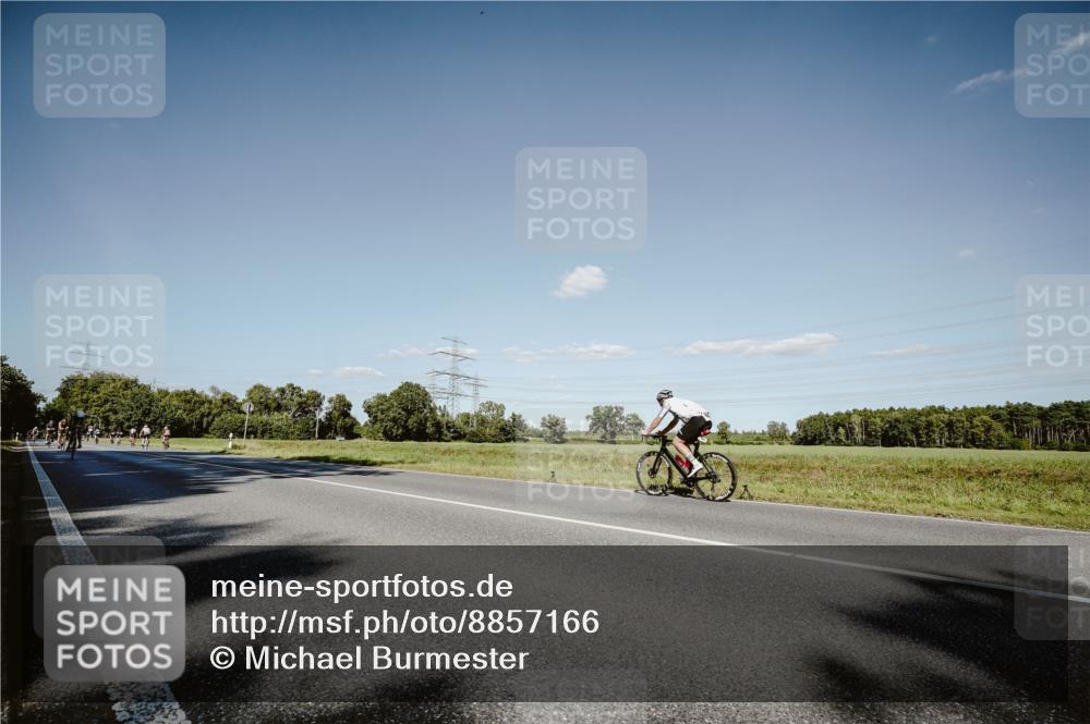 07.09.2025 - 19. Norderstedt Triathlon Michael Burmester http://msf.ph/oto/8857166 07.09.2025 15:28:51 Radfahren 462 meine-sportfotos.de
