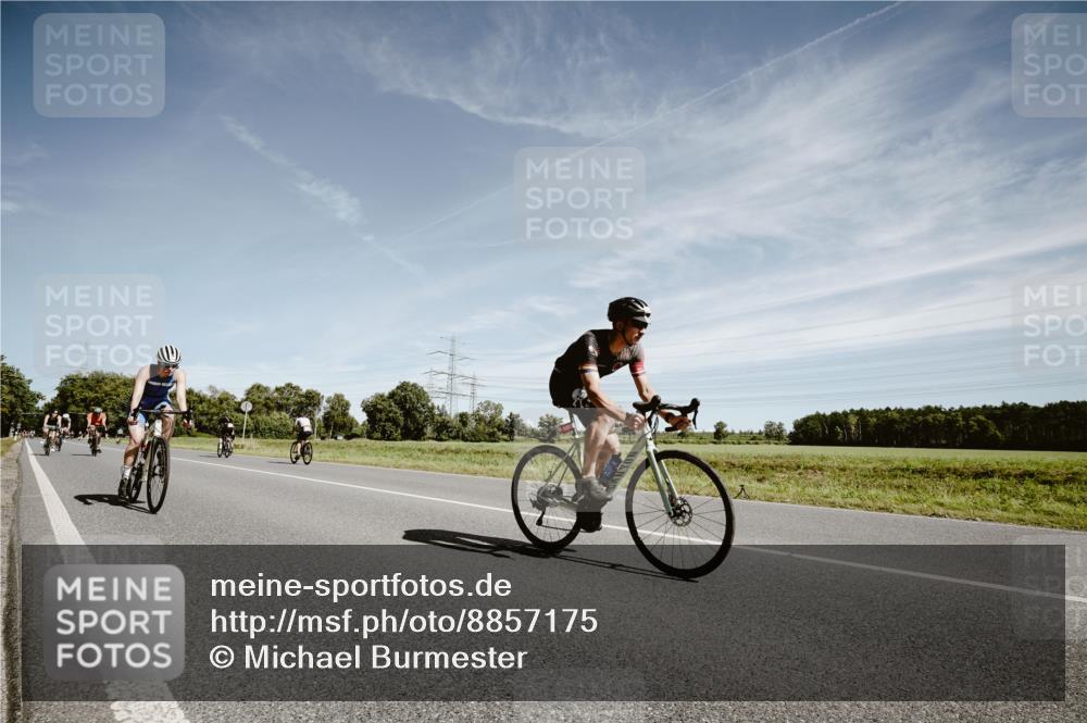 07.09.2025 - 19. Norderstedt Triathlon Michael Burmester http://msf.ph/oto/8857175 07.09.2025 12:23:04 Radfahren 208, 810, 1249, 1293 meine-sportfotos.de