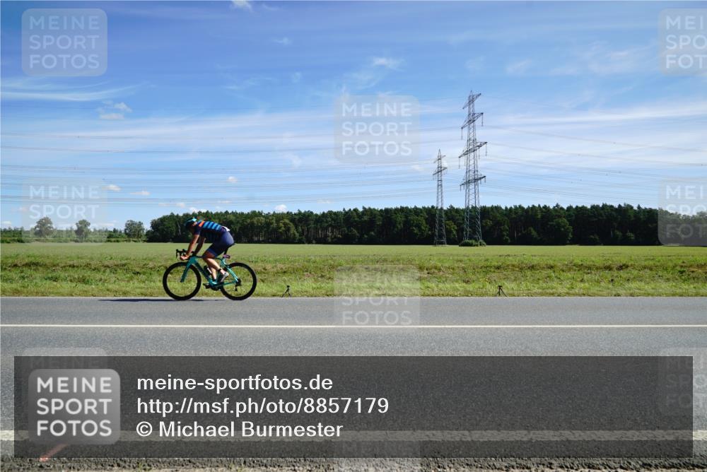 07.09.2025 - 19. Norderstedt Triathlon Michael Burmester http://msf.ph/oto/8857179 07.09.2025 12:55:46 Radfahren 1353 meine-sportfotos.de