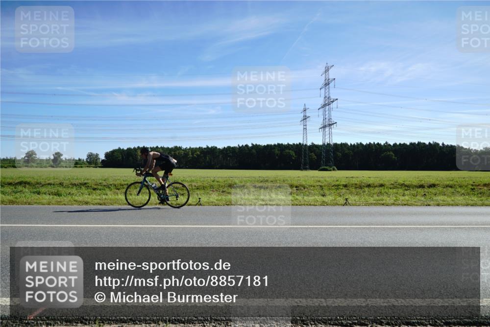 07.09.2025 - 19. Norderstedt Triathlon Michael Burmester http://msf.ph/oto/8857181 07.09.2025 11:16:34 Radfahren 1196 meine-sportfotos.de