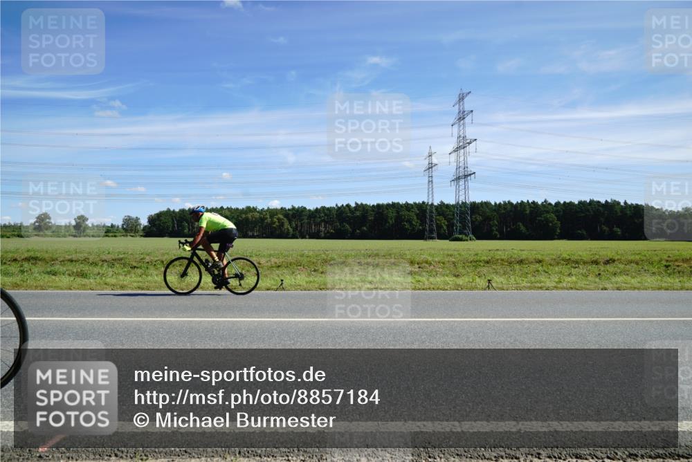 07.09.2025 - 19. Norderstedt Triathlon Michael Burmester http://msf.ph/oto/8857184 07.09.2025 12:55:50 Radfahren 193, 206 meine-sportfotos.de