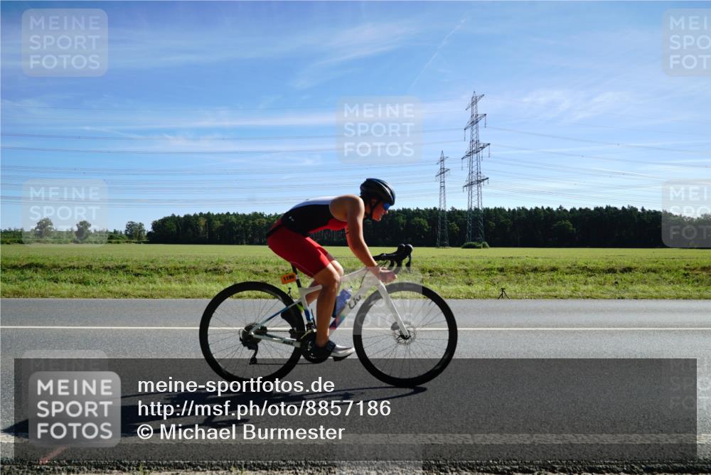 07.09.2025 - 19. Norderstedt Triathlon Michael Burmester http://msf.ph/oto/8857186 07.09.2025 11:16:36 Radfahren 1196 meine-sportfotos.de