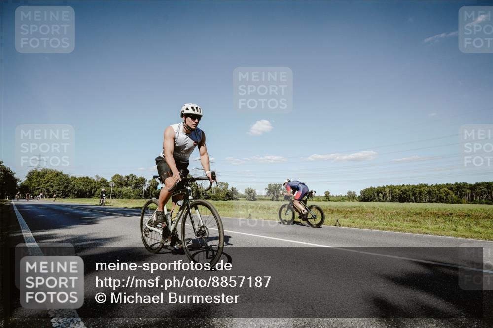 07.09.2025 - 19. Norderstedt Triathlon Michael Burmester http://msf.ph/oto/8857187 07.09.2025 15:29:01 Radfahren 378 meine-sportfotos.de