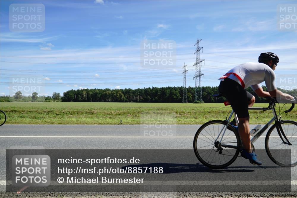 07.09.2025 - 19. Norderstedt Triathlon Michael Burmester http://msf.ph/oto/8857188 07.09.2025 12:55:50 Radfahren 193, 206 meine-sportfotos.de