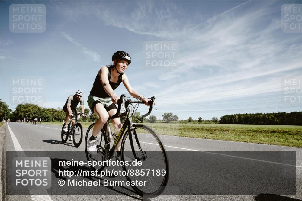 07.09.2025 - 19. Norderstedt Triathlon Michael Burmester http://msf.ph/oto/8857189 07.09.2025 12:23:08 Radfahren 208, 288, 810, 1249 meine-sportfotos.de