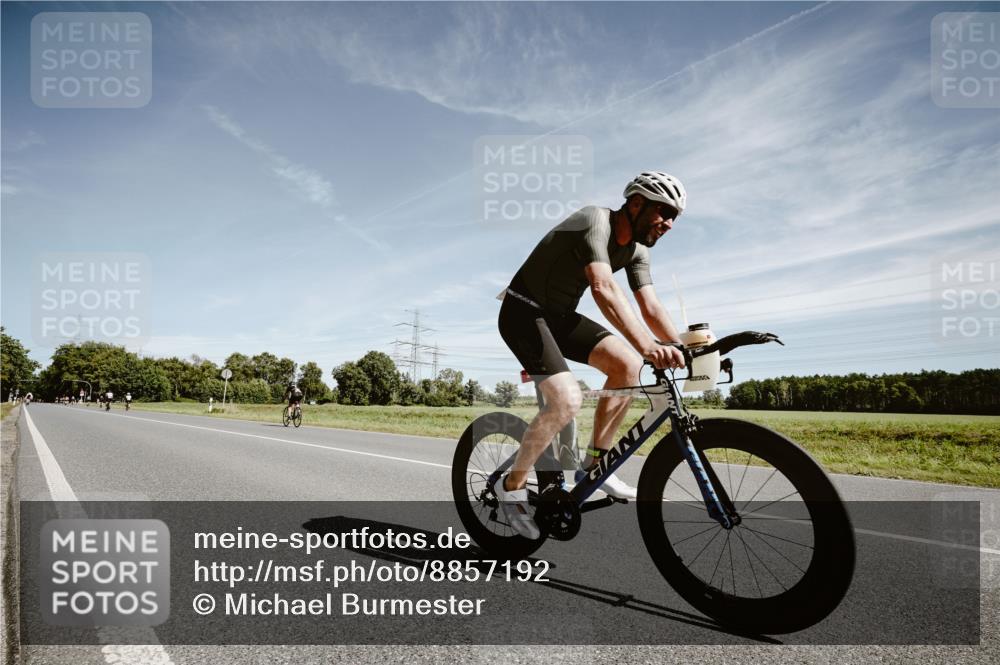 07.09.2025 - 19. Norderstedt Triathlon Michael Burmester http://msf.ph/oto/8857192 07.09.2025 12:23:08 Radfahren 208, 288, 810, 1249 meine-sportfotos.de
