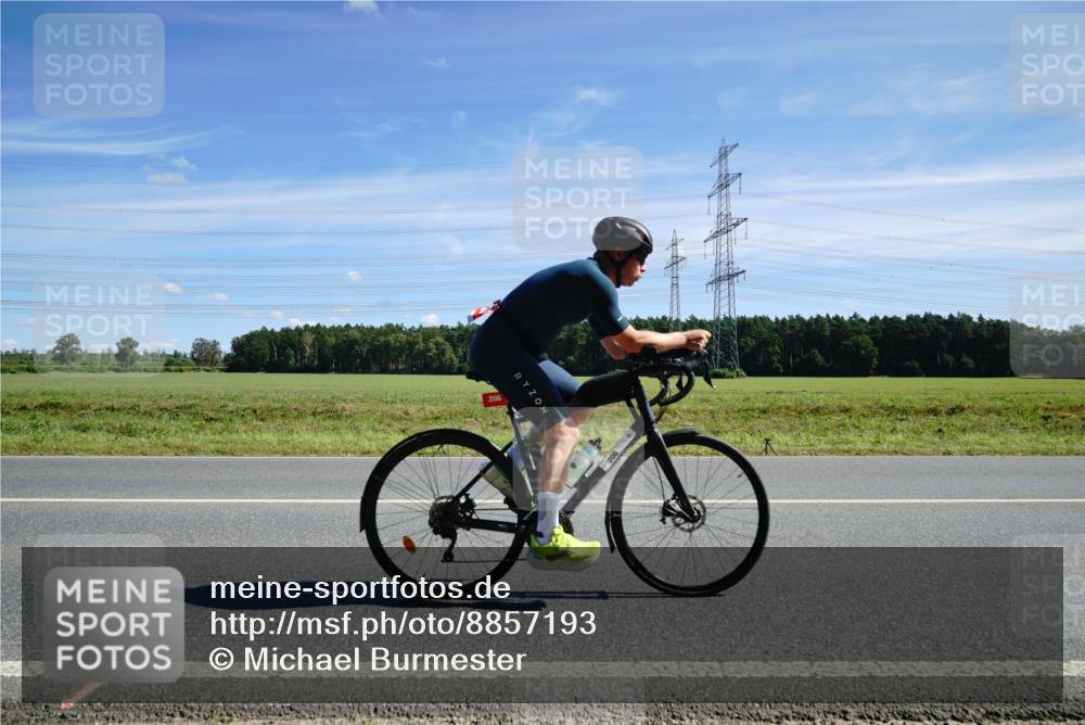 07.09.2025 - 19. Norderstedt Triathlon Michael Burmester http://msf.ph/oto/8857193 07.09.2025 12:55:51 Radfahren 193, 206 meine-sportfotos.de