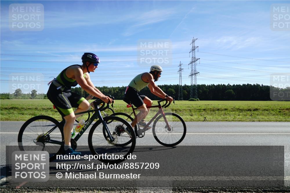 07.09.2025 - 19. Norderstedt Triathlon Michael Burmester http://msf.ph/oto/8857209 07.09.2025 11:16:58 Radfahren 196, 784 meine-sportfotos.de