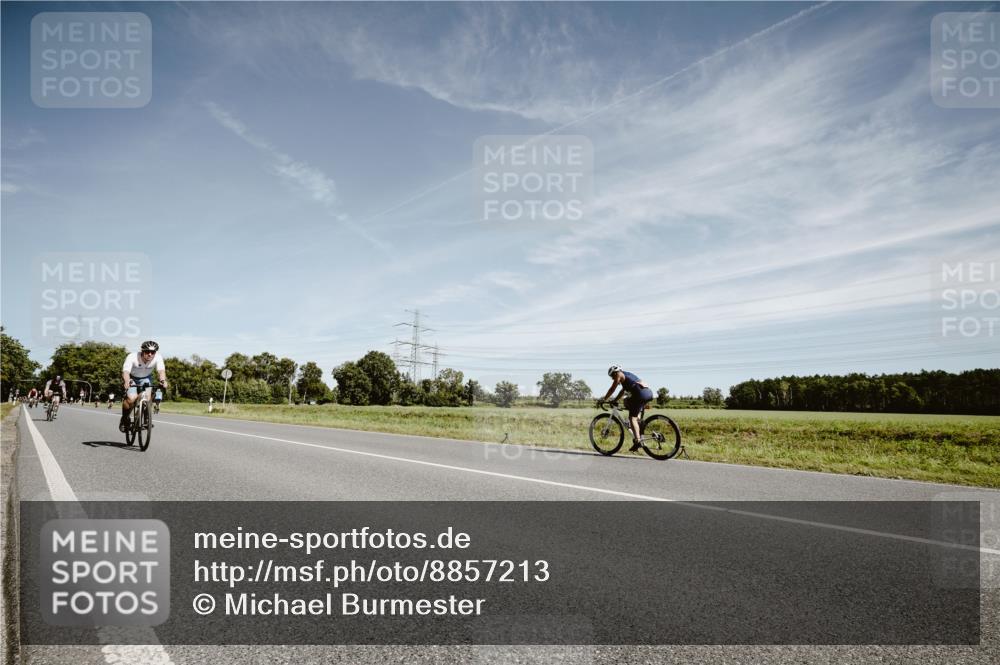 07.09.2025 - 19. Norderstedt Triathlon Michael Burmester http://msf.ph/oto/8857213 07.09.2025 12:23:19 Radfahren 167, 174, 758 meine-sportfotos.de