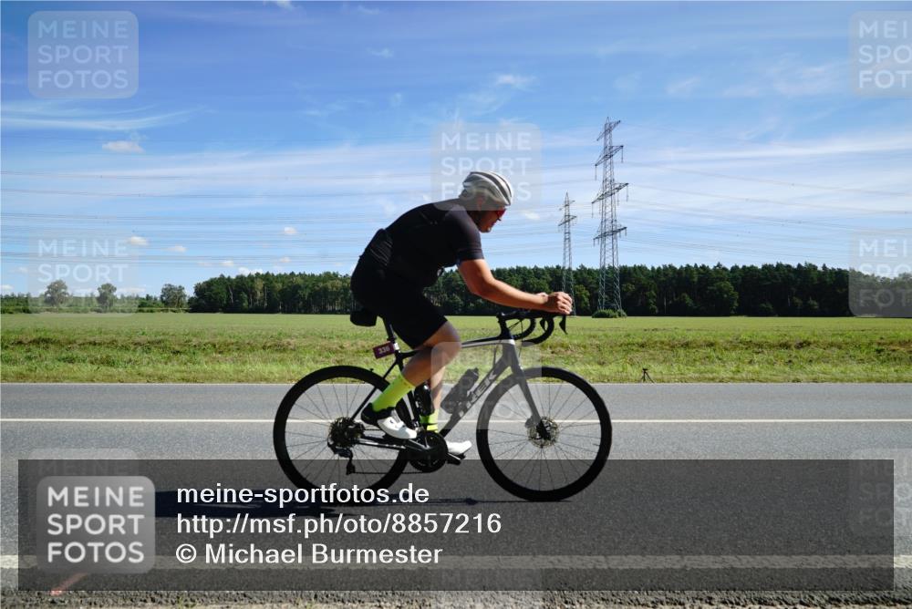 07.09.2025 - 19. Norderstedt Triathlon Michael Burmester http://msf.ph/oto/8857216 07.09.2025 12:56:11 Radfahren 336, 337 meine-sportfotos.de