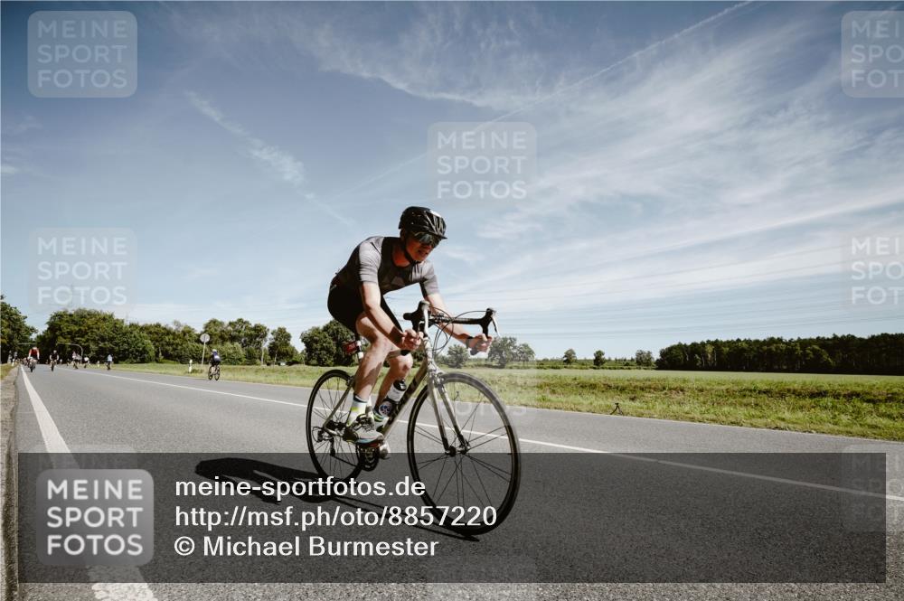 07.09.2025 - 19. Norderstedt Triathlon Michael Burmester http://msf.ph/oto/8857220 07.09.2025 12:23:21 Radfahren 174, 758 meine-sportfotos.de