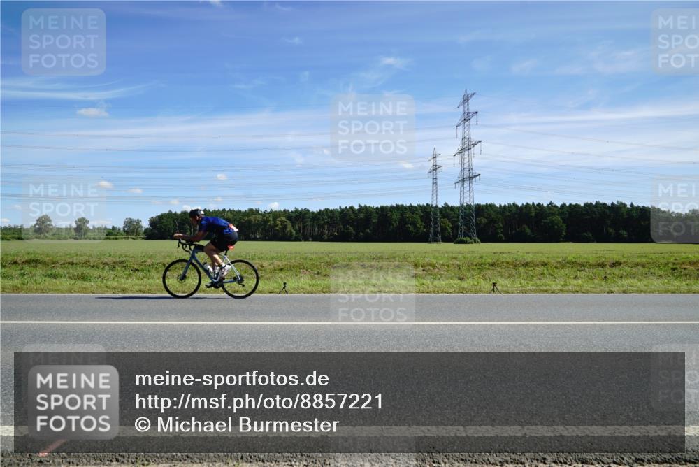07.09.2025 - 19. Norderstedt Triathlon Michael Burmester http://msf.ph/oto/8857221 07.09.2025 12:56:13 Radfahren 171, 336, 337 meine-sportfotos.de