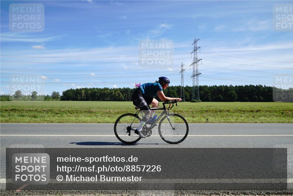 07.09.2025 - 19. Norderstedt Triathlon Michael Burmester http://msf.ph/oto/8857226 07.09.2025 12:56:14 Radfahren 171, 336, 337 meine-sportfotos.de