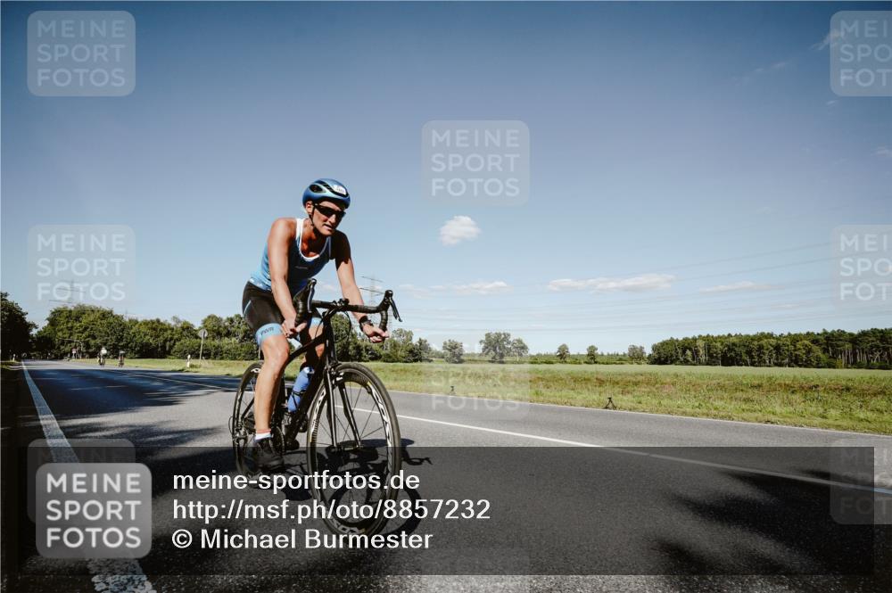 07.09.2025 - 19. Norderstedt Triathlon Michael Burmester http://msf.ph/oto/8857232 07.09.2025 15:29:28 Radfahren 1423 meine-sportfotos.de