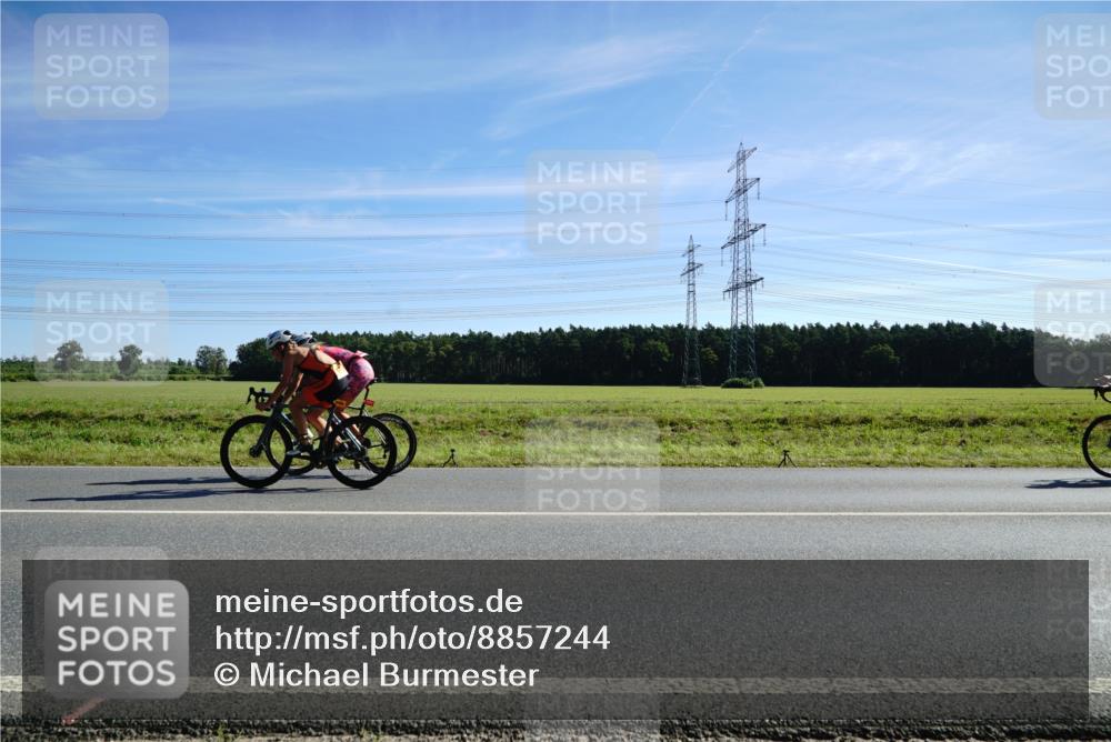 07.09.2025 - 19. Norderstedt Triathlon Michael Burmester http://msf.ph/oto/8857244 07.09.2025 11:17:19 Radfahren 1227 meine-sportfotos.de