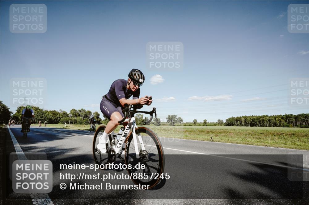 07.09.2025 - 19. Norderstedt Triathlon Michael Burmester http://msf.ph/oto/8857245 07.09.2025 15:29:42 Radfahren 432, 942 meine-sportfotos.de