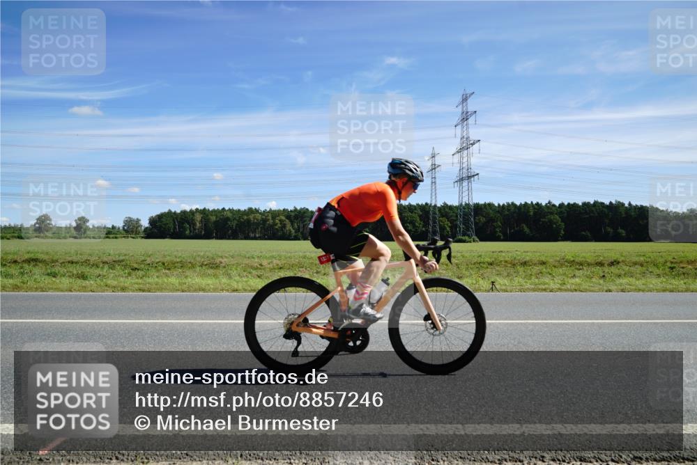 07.09.2025 - 19. Norderstedt Triathlon Michael Burmester http://msf.ph/oto/8857246 07.09.2025 12:56:22 Radfahren 145, 1337 meine-sportfotos.de