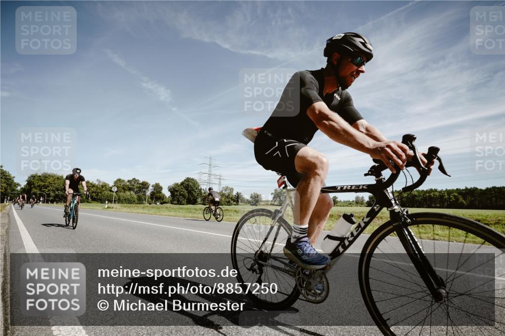 07.09.2025 - 19. Norderstedt Triathlon Michael Burmester http://msf.ph/oto/8857250 07.09.2025 12:23:32 Radfahren 173, 835, 1296, 1379 meine-sportfotos.de