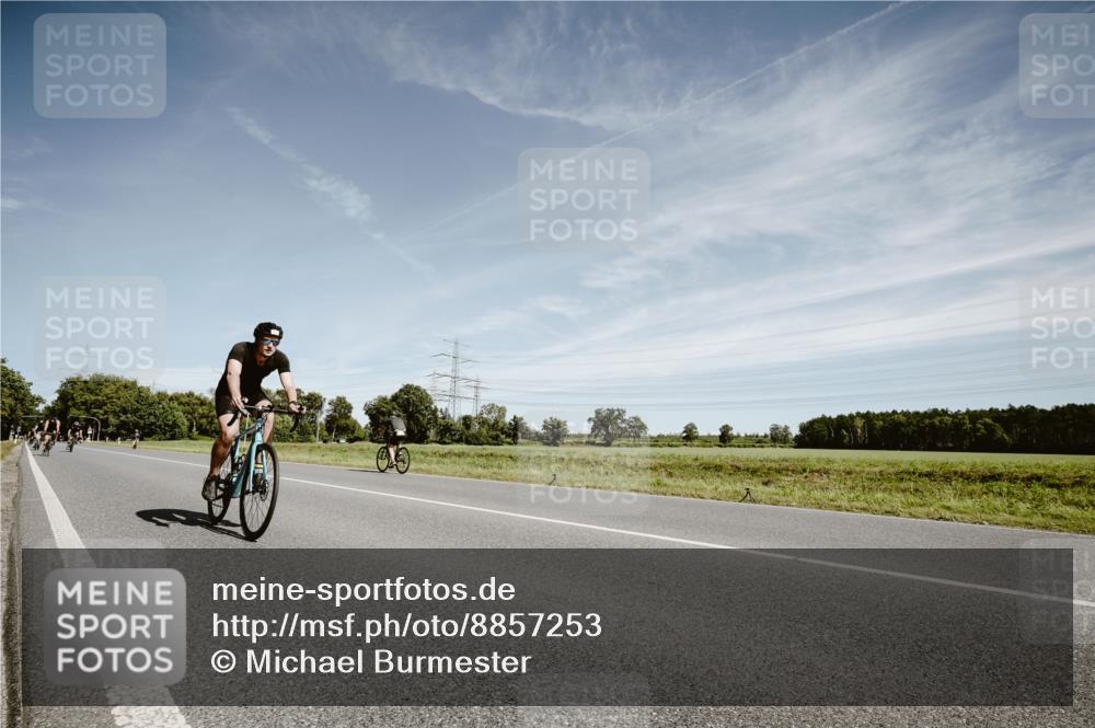 07.09.2025 - 19. Norderstedt Triathlon Michael Burmester http://msf.ph/oto/8857253 07.09.2025 12:23:32 Radfahren 173, 835, 1296, 1379 meine-sportfotos.de