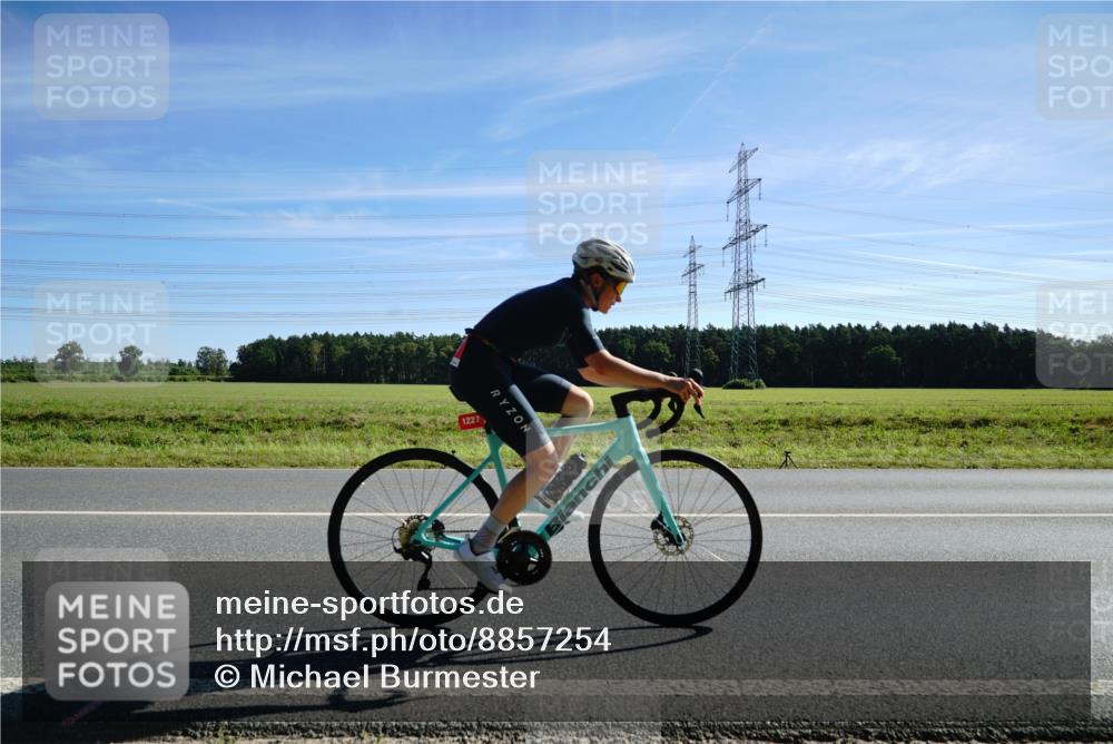 07.09.2025 - 19. Norderstedt Triathlon Michael Burmester http://msf.ph/oto/8857254 07.09.2025 11:17:21 Radfahren 1227 meine-sportfotos.de