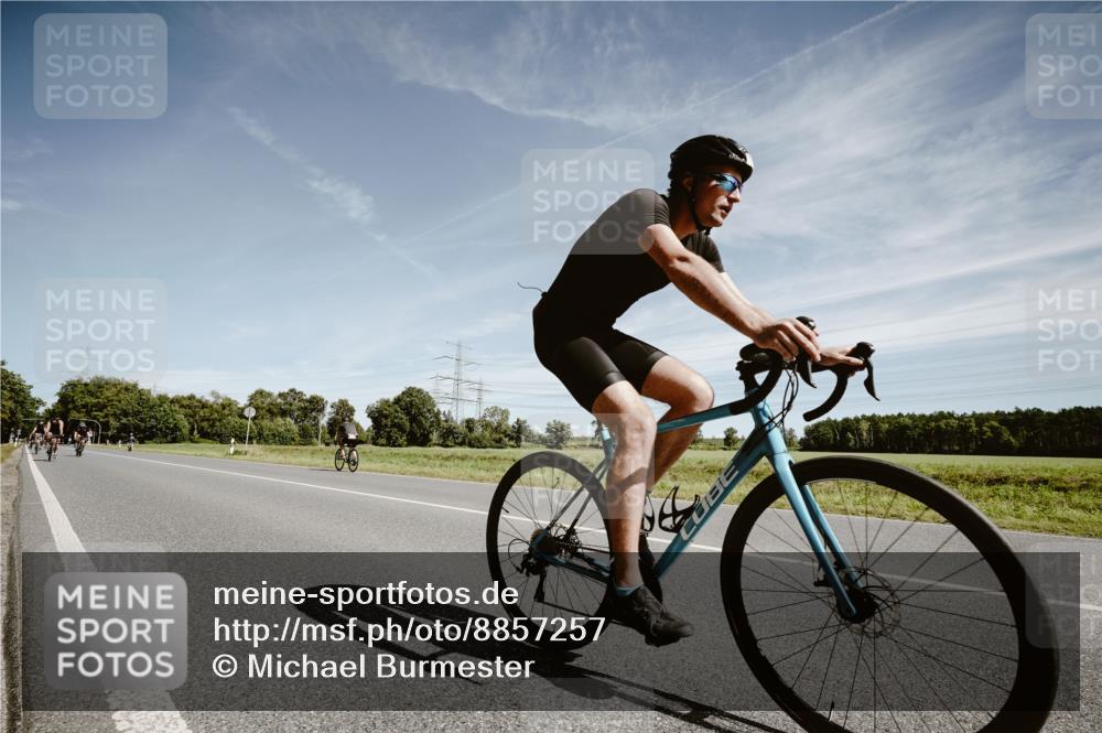 07.09.2025 - 19. Norderstedt Triathlon Michael Burmester http://msf.ph/oto/8857257 07.09.2025 12:23:32 Radfahren 173, 835, 1296, 1379 meine-sportfotos.de