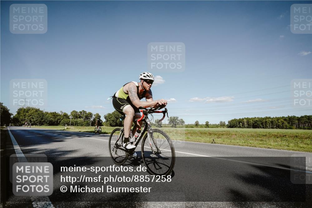 07.09.2025 - 19. Norderstedt Triathlon Michael Burmester http://msf.ph/oto/8857258 07.09.2025 15:29:47 Radfahren 871, 1524 meine-sportfotos.de