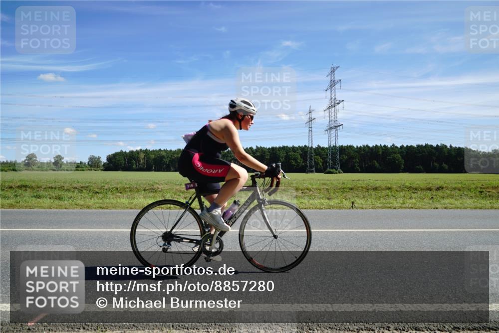 07.09.2025 - 19. Norderstedt Triathlon Michael Burmester http://msf.ph/oto/8857280 07.09.2025 12:56:42 Radfahren 159, 316 meine-sportfotos.de