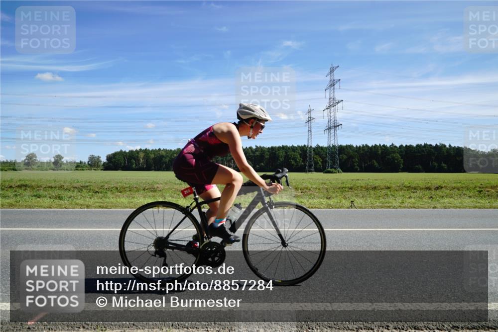 07.09.2025 - 19. Norderstedt Triathlon Michael Burmester http://msf.ph/oto/8857284 07.09.2025 12:56:47 Radfahren 265, 327, 345 meine-sportfotos.de