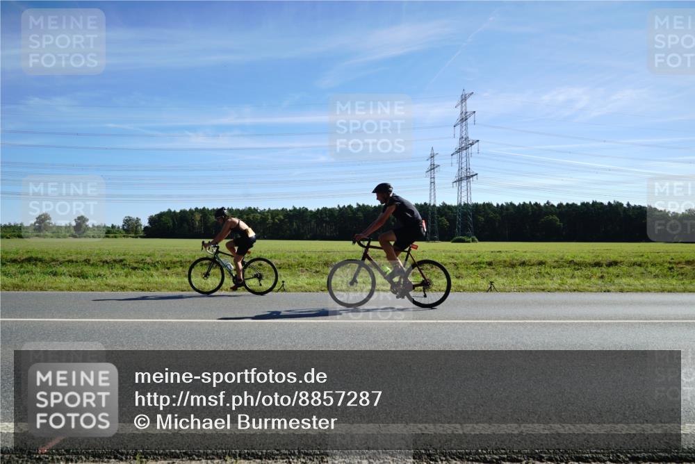 07.09.2025 - 19. Norderstedt Triathlon Michael Burmester http://msf.ph/oto/8857287 07.09.2025 11:17:53 Radfahren 1341 meine-sportfotos.de