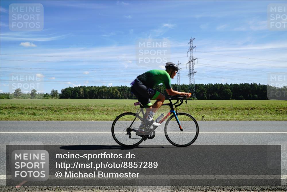 07.09.2025 - 19. Norderstedt Triathlon Michael Burmester http://msf.ph/oto/8857289 07.09.2025 12:56:48 Radfahren 265, 327, 345 meine-sportfotos.de
