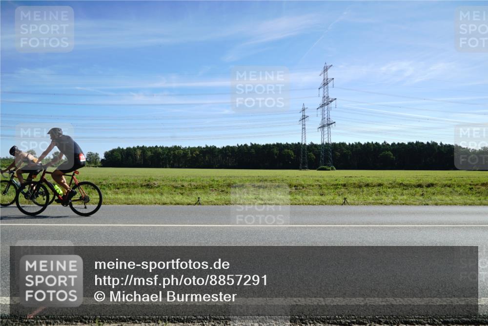 07.09.2025 - 19. Norderstedt Triathlon Michael Burmester http://msf.ph/oto/8857291 07.09.2025 11:17:53 Radfahren 1341 meine-sportfotos.de
