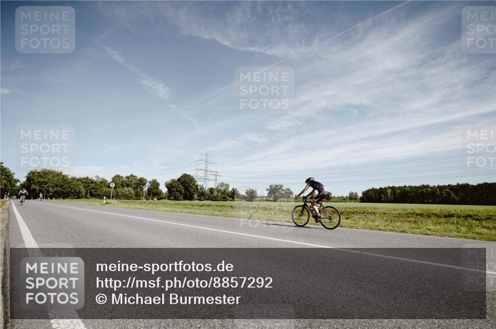 07.09.2025 - 19. Norderstedt Triathlon Michael Burmester http://msf.ph/oto/8857292 07.09.2025 12:23:45 Radfahren 1216 meine-sportfotos.de