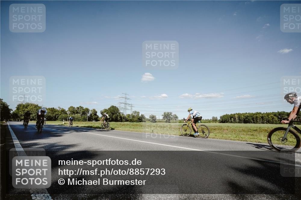 07.09.2025 - 19. Norderstedt Triathlon Michael Burmester http://msf.ph/oto/8857293 07.09.2025 15:30:13 Radfahren 868, 1409, 1526 meine-sportfotos.de