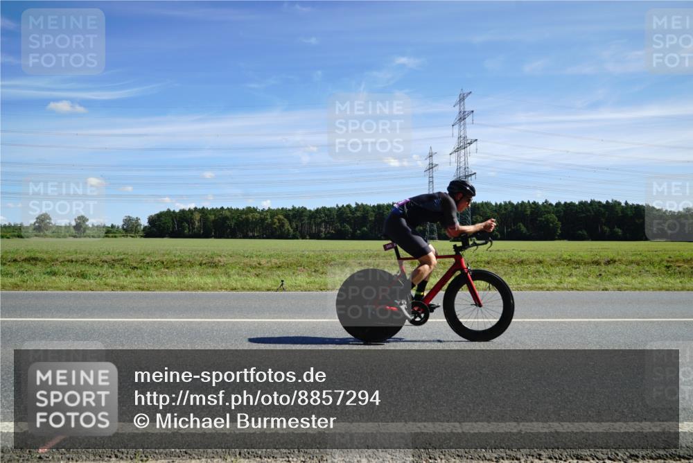 07.09.2025 - 19. Norderstedt Triathlon Michael Burmester http://msf.ph/oto/8857294 07.09.2025 12:56:49 Radfahren 141, 265, 327, 345 meine-sportfotos.de