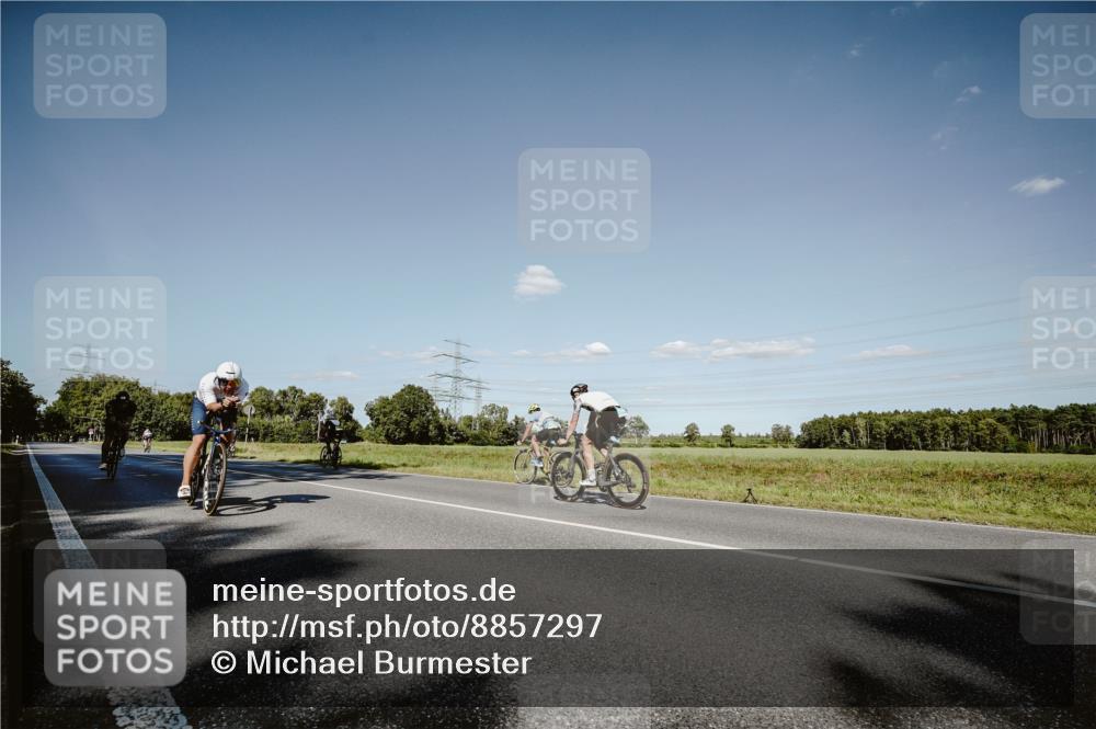 07.09.2025 - 19. Norderstedt Triathlon Michael Burmester http://msf.ph/oto/8857297 07.09.2025 15:30:14 Radfahren 868, 1409, 1526 meine-sportfotos.de