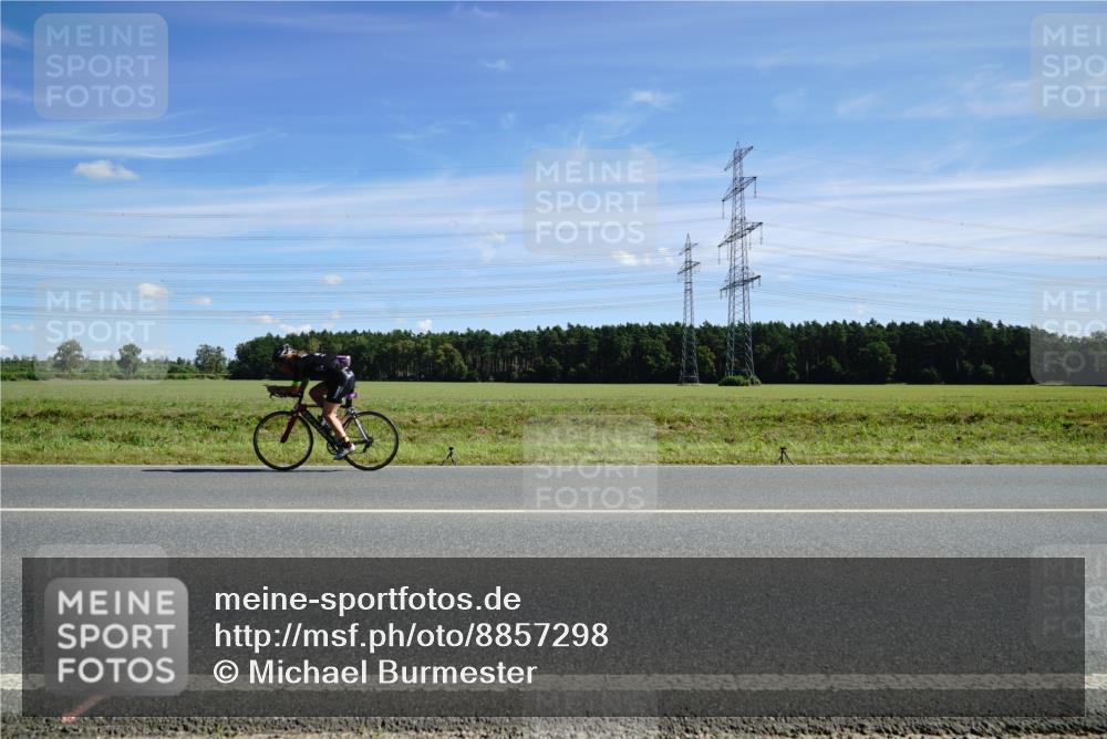 07.09.2025 - 19. Norderstedt Triathlon Michael Burmester http://msf.ph/oto/8857298 07.09.2025 12:56:51 Radfahren 141, 327, 345 meine-sportfotos.de