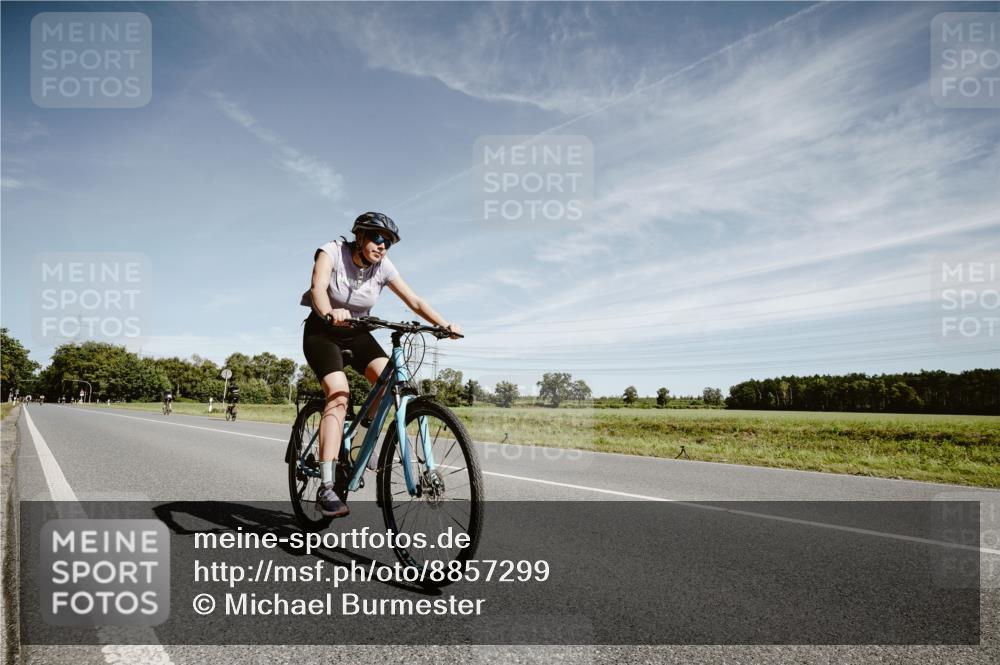 07.09.2025 - 19. Norderstedt Triathlon Michael Burmester http://msf.ph/oto/8857299 07.09.2025 12:23:49 Radfahren 1382 meine-sportfotos.de