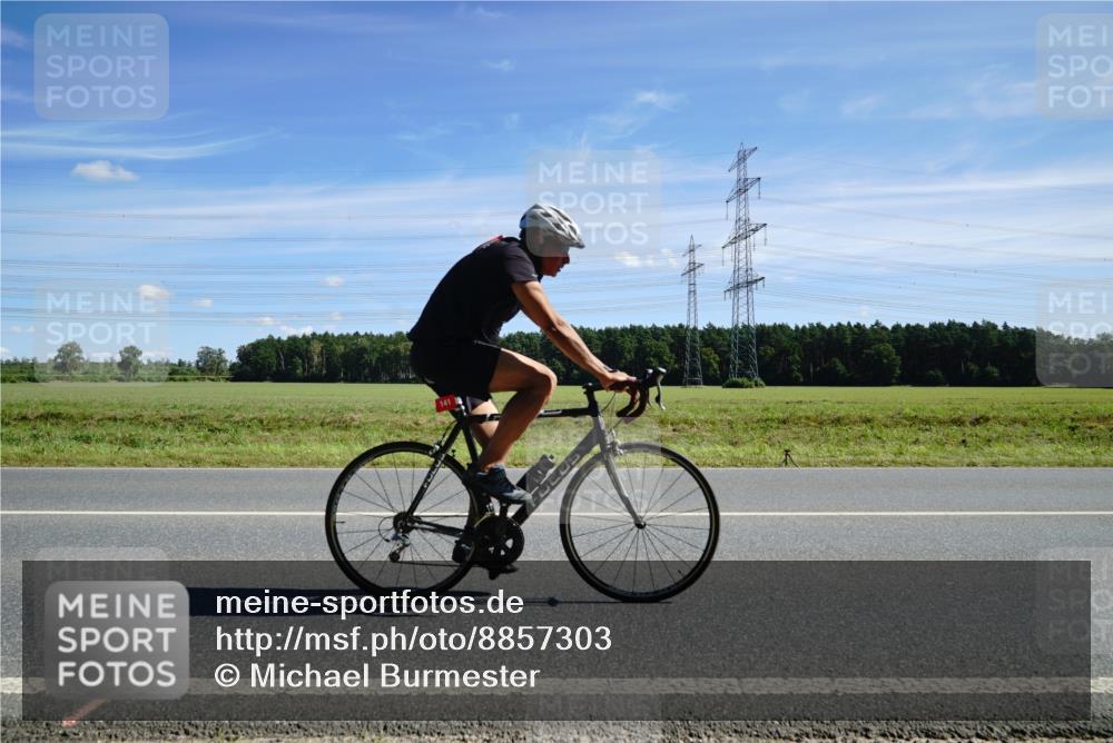 07.09.2025 - 19. Norderstedt Triathlon Michael Burmester http://msf.ph/oto/8857303 07.09.2025 12:56:52 Radfahren 141, 345 meine-sportfotos.de