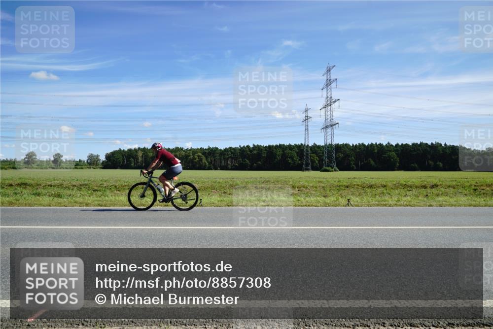 07.09.2025 - 19. Norderstedt Triathlon Michael Burmester http://msf.ph/oto/8857308 07.09.2025 12:56:56 Radfahren 222, 322 meine-sportfotos.de