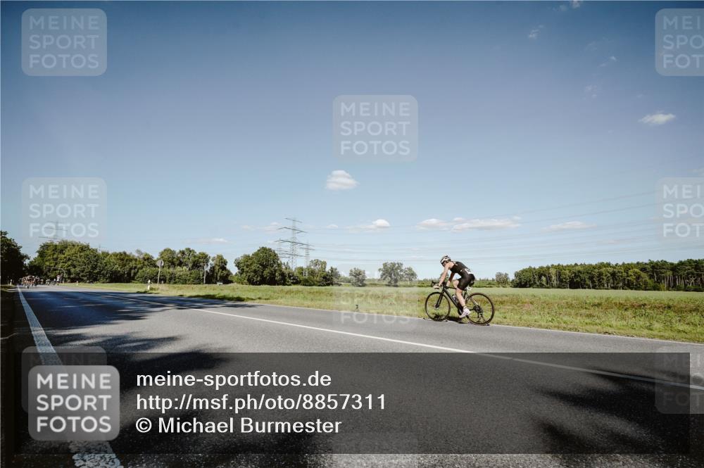07.09.2025 - 19. Norderstedt Triathlon Michael Burmester http://msf.ph/oto/8857311 07.09.2025 15:30:26 Radfahren  meine-sportfotos.de