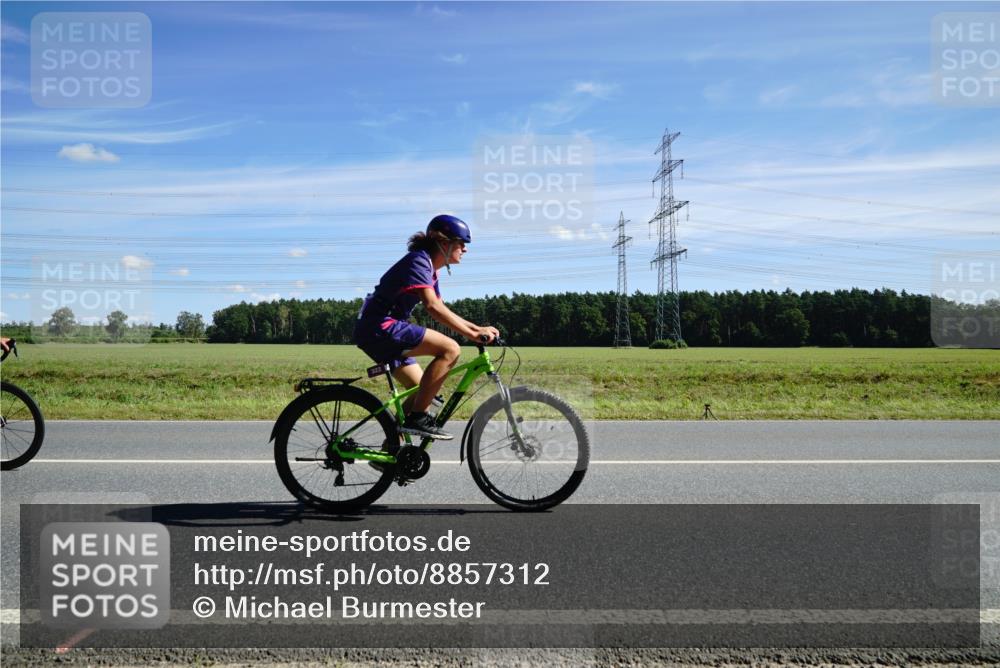 07.09.2025 - 19. Norderstedt Triathlon Michael Burmester http://msf.ph/oto/8857312 07.09.2025 12:56:57 Radfahren 222, 322 meine-sportfotos.de