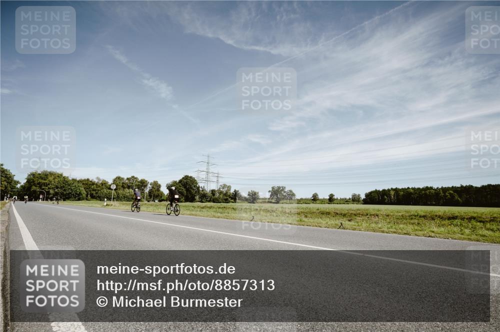 07.09.2025 - 19. Norderstedt Triathlon Michael Burmester http://msf.ph/oto/8857313 07.09.2025 12:23:54 Radfahren  meine-sportfotos.de